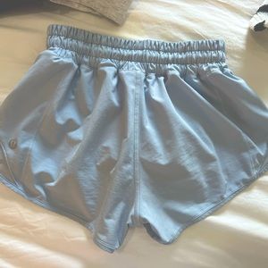 Lululemon 2.5 size 0 hotty hots shorts low rise
